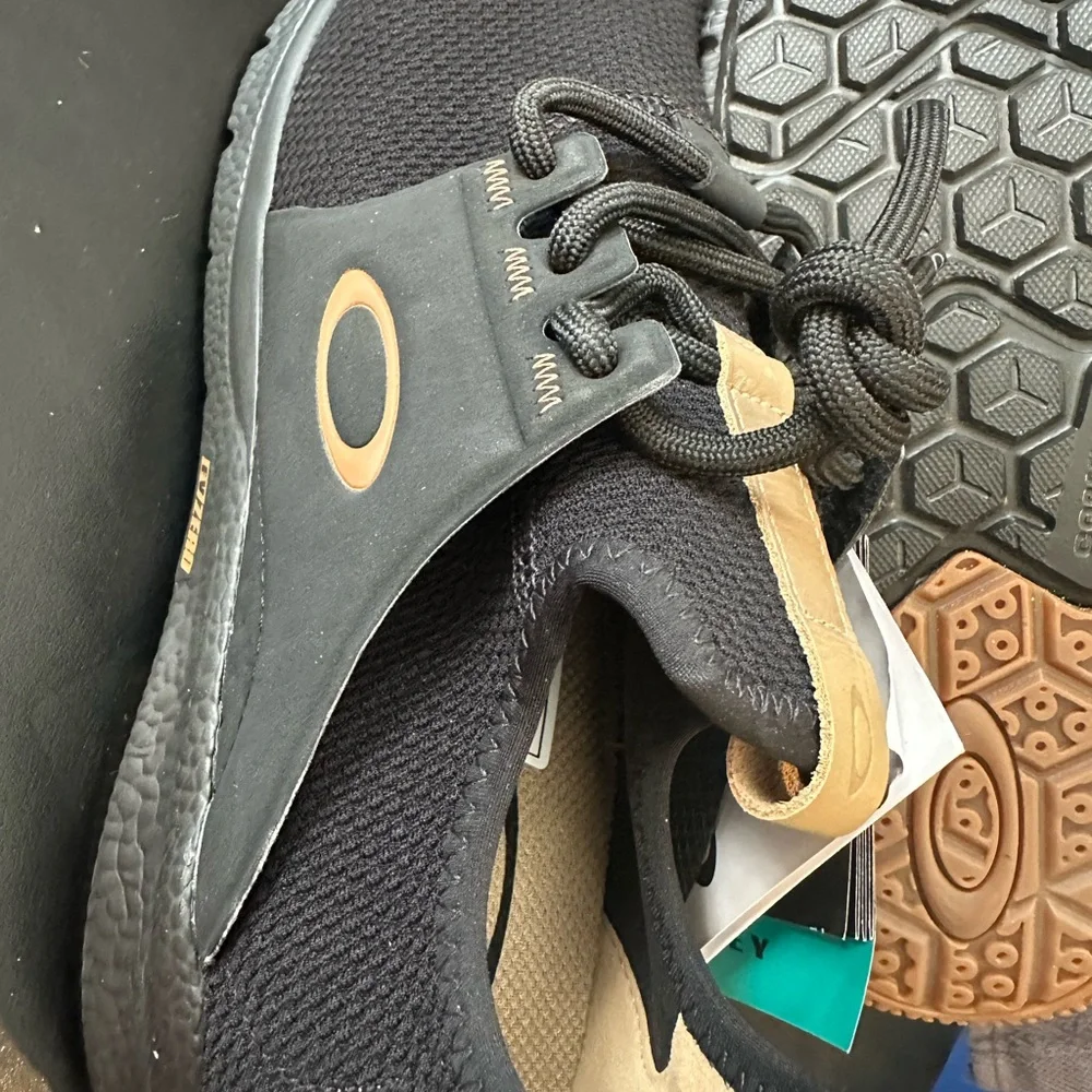 Oakley Men's Black and Brown Sneakers new size 9.5 with tags no box - Picture 6 of 10